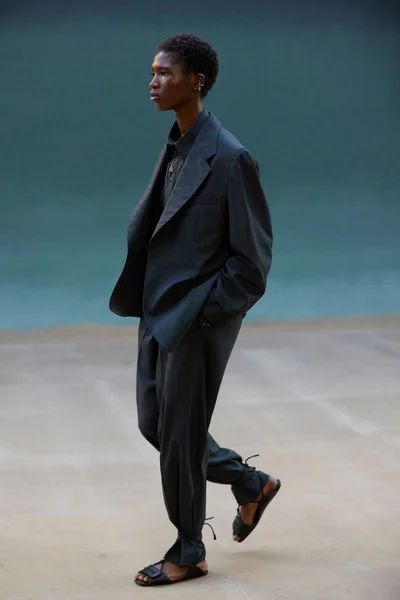 Look 11